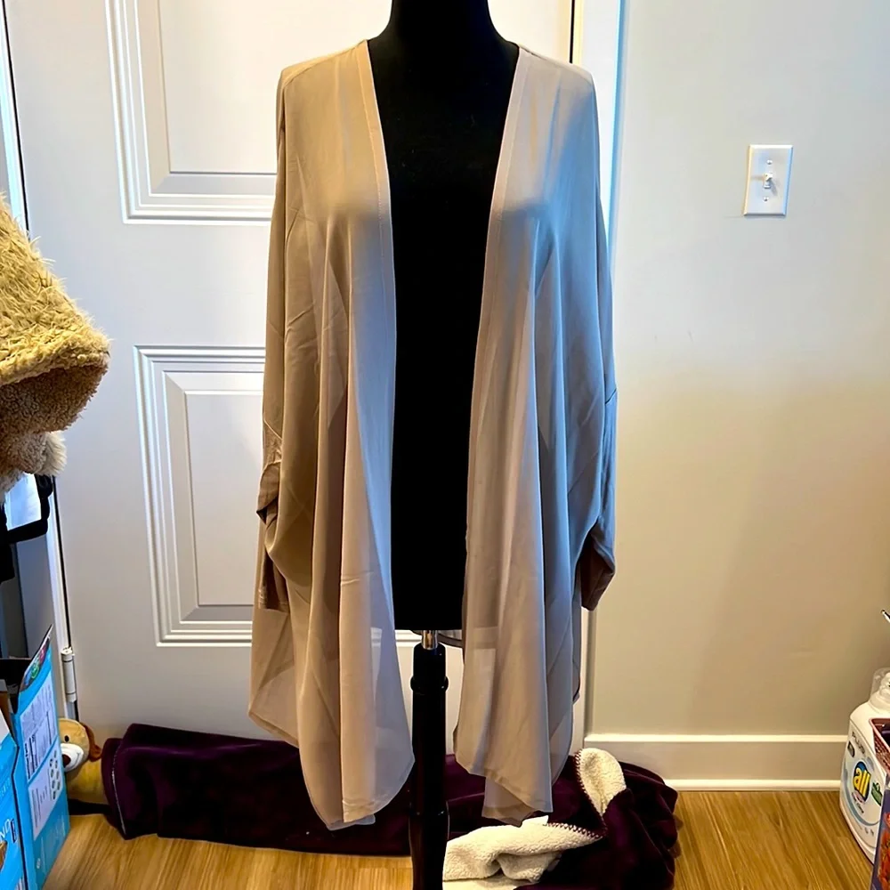 NWOT Marla Wynne Layers cover in Beige. 2x - Picture 1 of 10